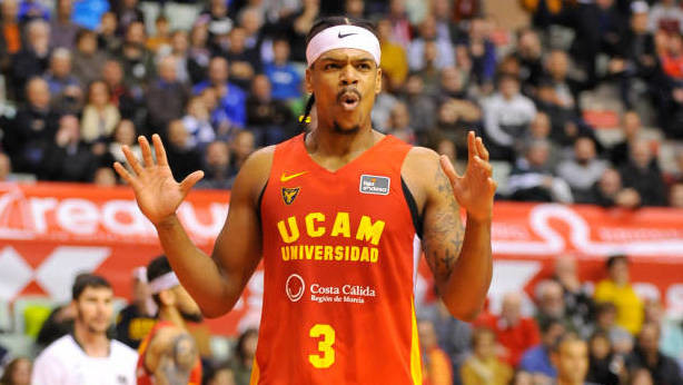 Jarell Eddie: ¡Su tradicional bandana!